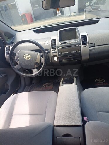 Toyota Prius-5