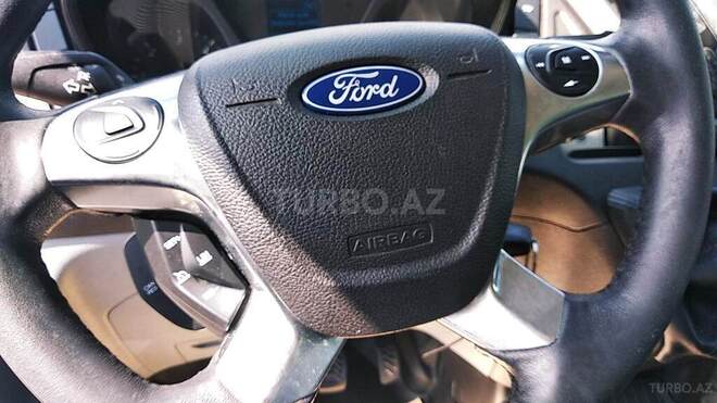 Ford Transit-16