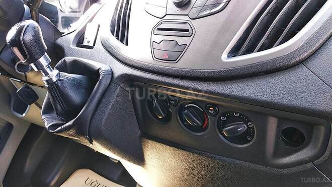 Ford Transit-15