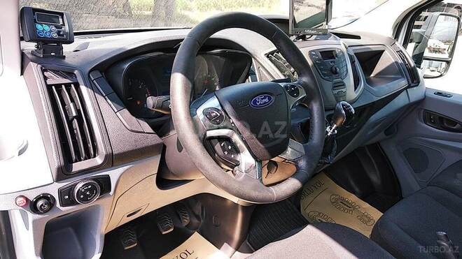 Ford Transit-7