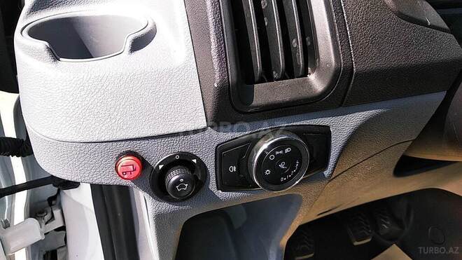 Ford Transit-14
