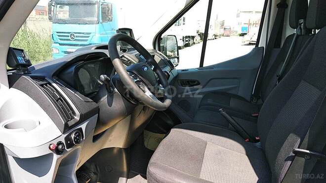 Ford Transit-9