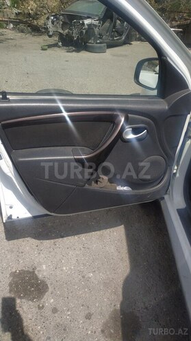 Renault Duster-8