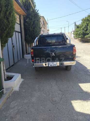 Mitsubishi L200-2