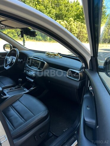 Kia Sorento-11