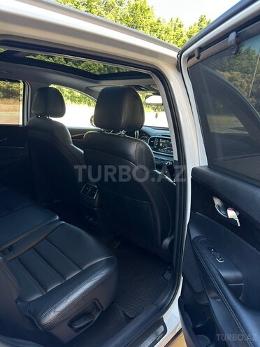 Kia Sorento-12