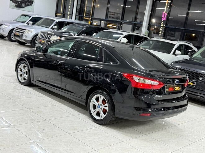 Ford Focus-12