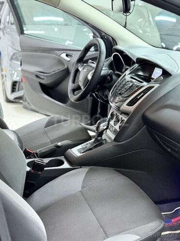 Ford Focus-25