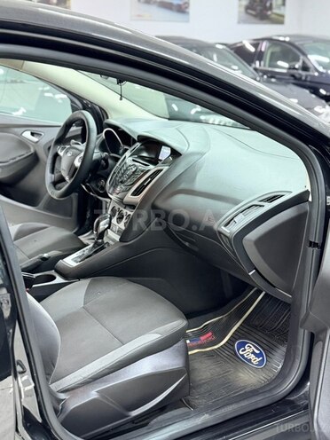 Ford Focus-24