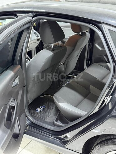 Ford Focus-26