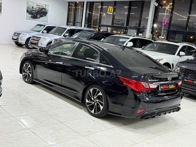 Hyundai Sonata-12