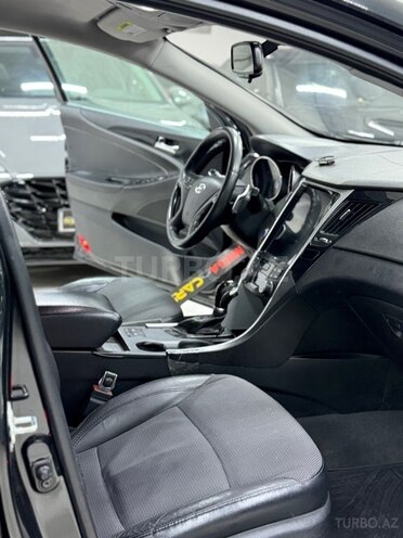 Hyundai Sonata-25