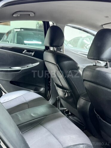 Hyundai Sonata-29
