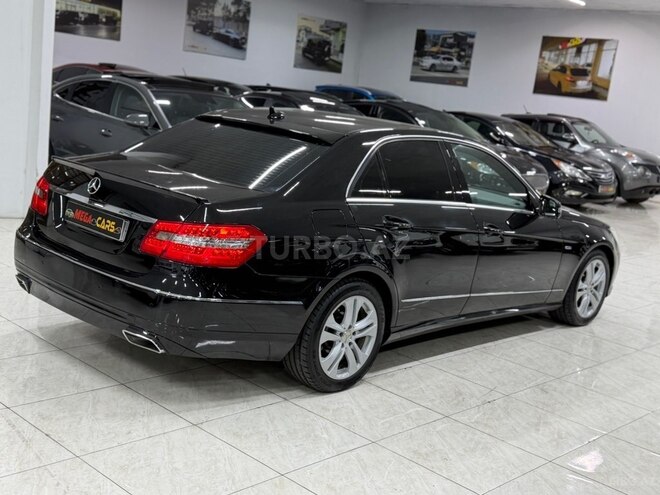 Mercedes E 250-11