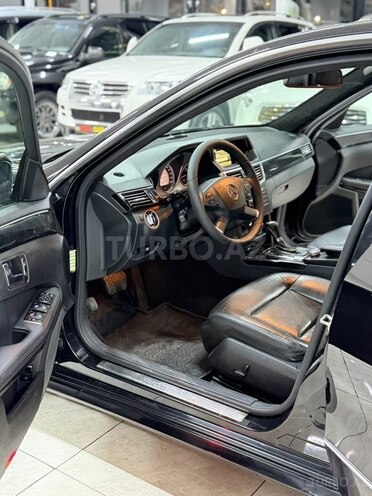 Mercedes E 250-21