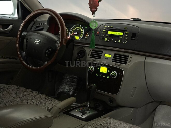 Hyundai Sonata-15