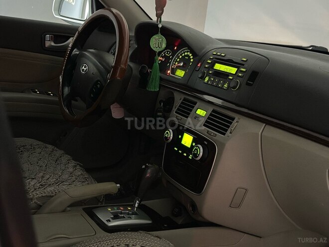 Hyundai Sonata-12