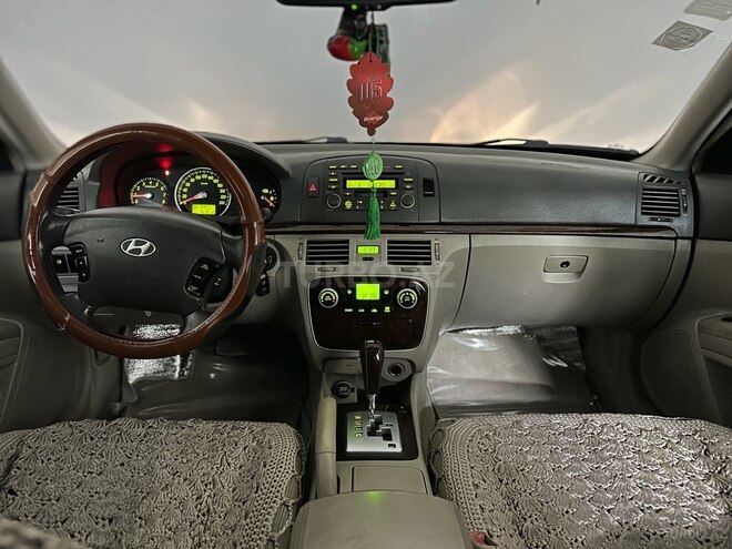 Hyundai Sonata-16