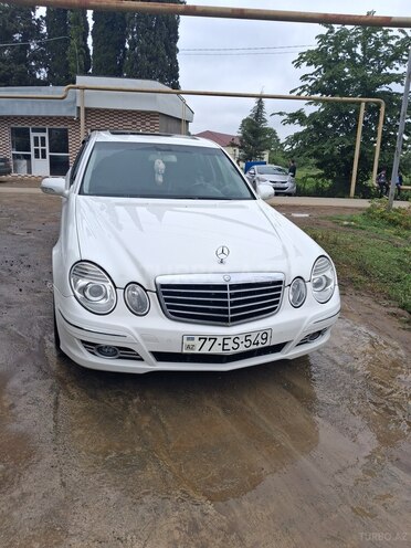 Mercedes E 220-1