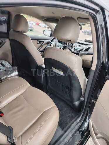 Hyundai Elantra-10