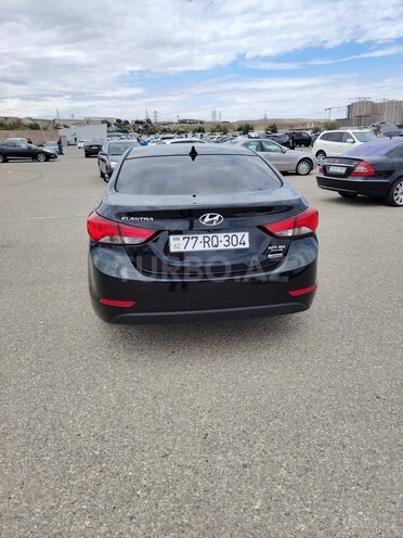 Hyundai Elantra-8