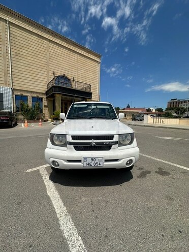 Mitsubishi Pajero io-1