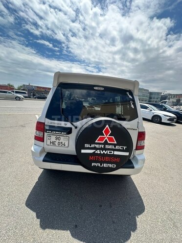 Mitsubishi Pajero io-6