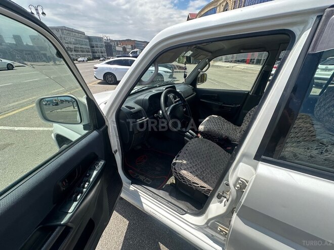 Mitsubishi Pajero io-11