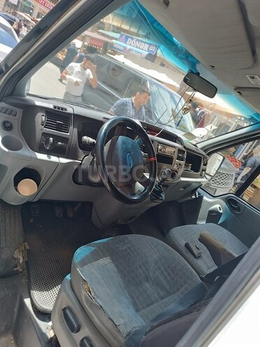 Ford Transit-8