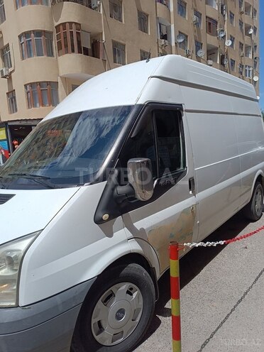 Ford Transit-4
