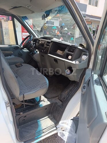 Ford Transit-6