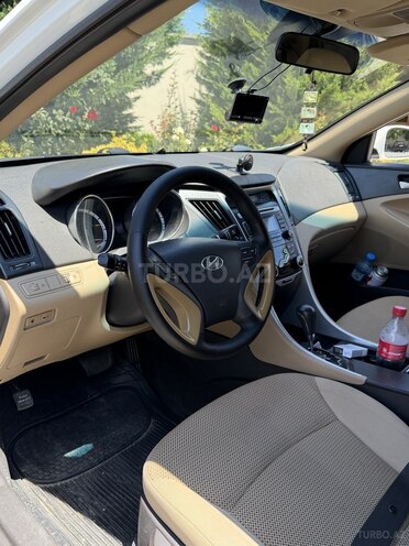 Hyundai Sonata-6