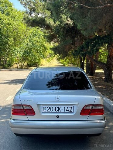 Mercedes E 200-5