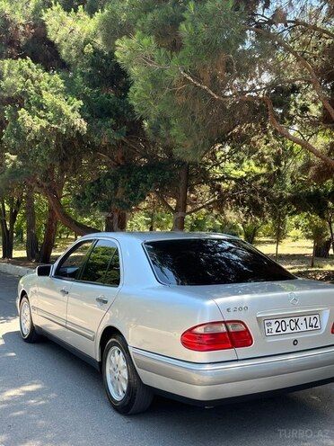Mercedes E 200-4