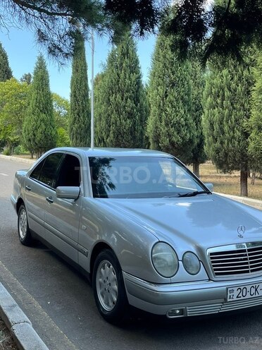 Mercedes E 200-8