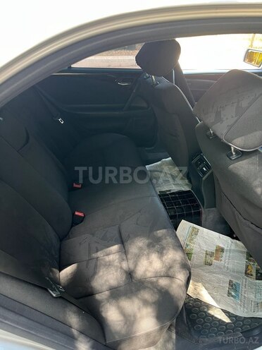 Mercedes E 200-10