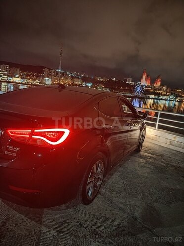 Hyundai Elantra-18