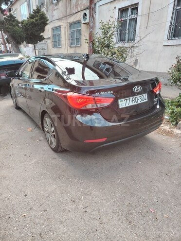 Hyundai Elantra-13
