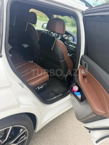 BMW X7-8