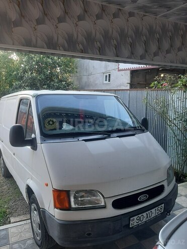 Ford Transit-5