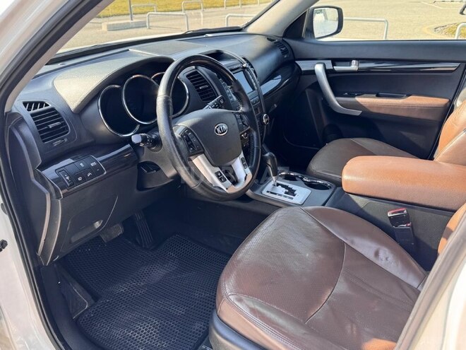 Kia Sorento-12