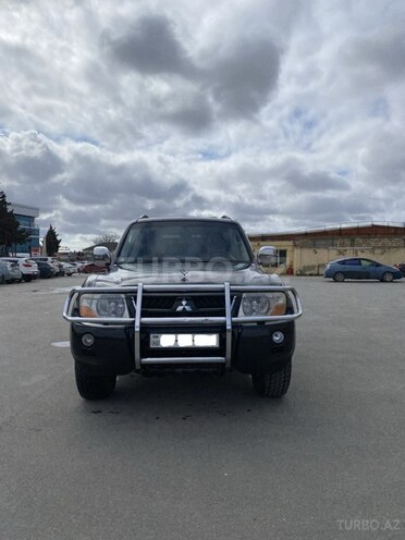 Mitsubishi Pajero-1