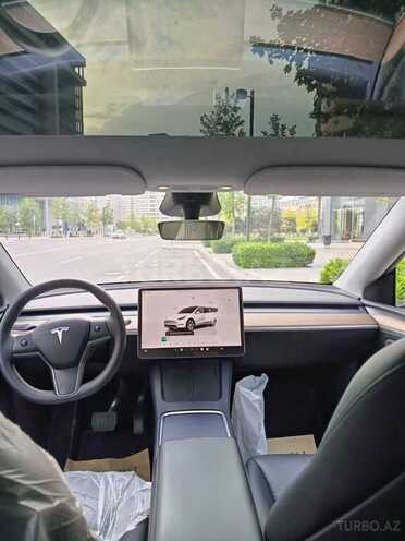 Tesla Model Y-18