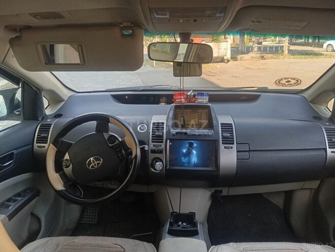 Toyota Prius-5
