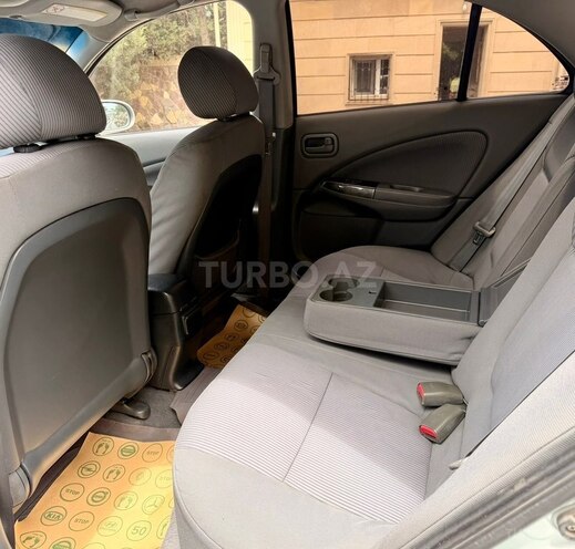 Nissan Sunny-11