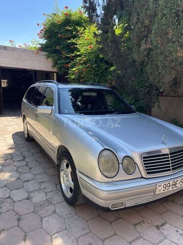 Mercedes E 240-2