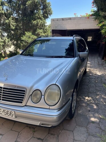 Mercedes E 240-3