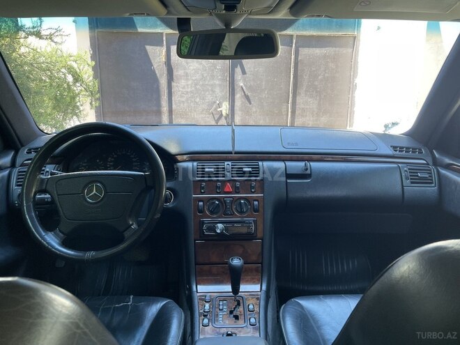 Mercedes E 240-5