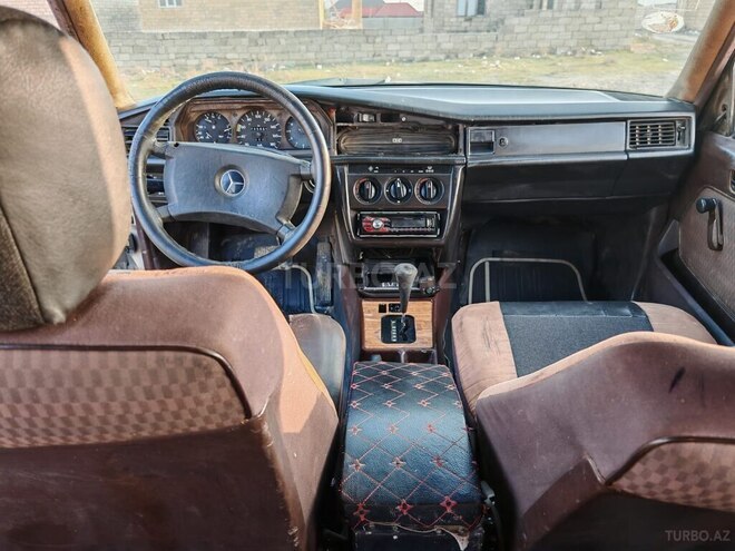 Mercedes 190-5