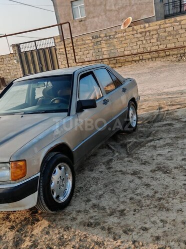 Mercedes 190-4